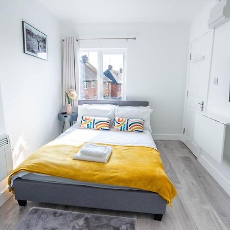 No 01 Small Studio Flat In Aylesbury Town Station Εξωτερικό φωτογραφία