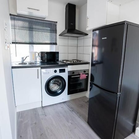 No 01 Small Studio Flat In Aylesbury Town Station Εξωτερικό φωτογραφία