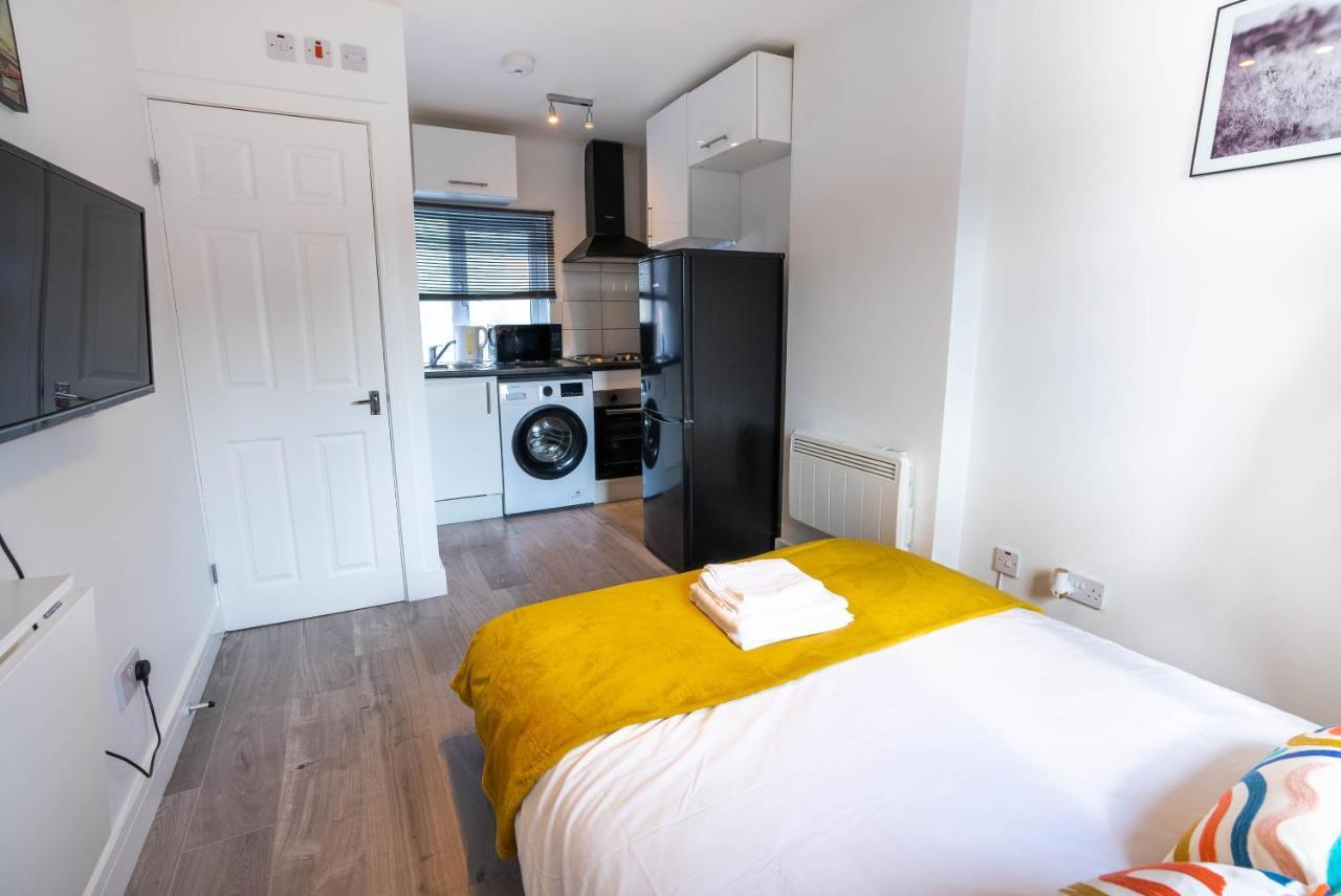 No 01 Small Studio Flat In Aylesbury Town Station Εξωτερικό φωτογραφία