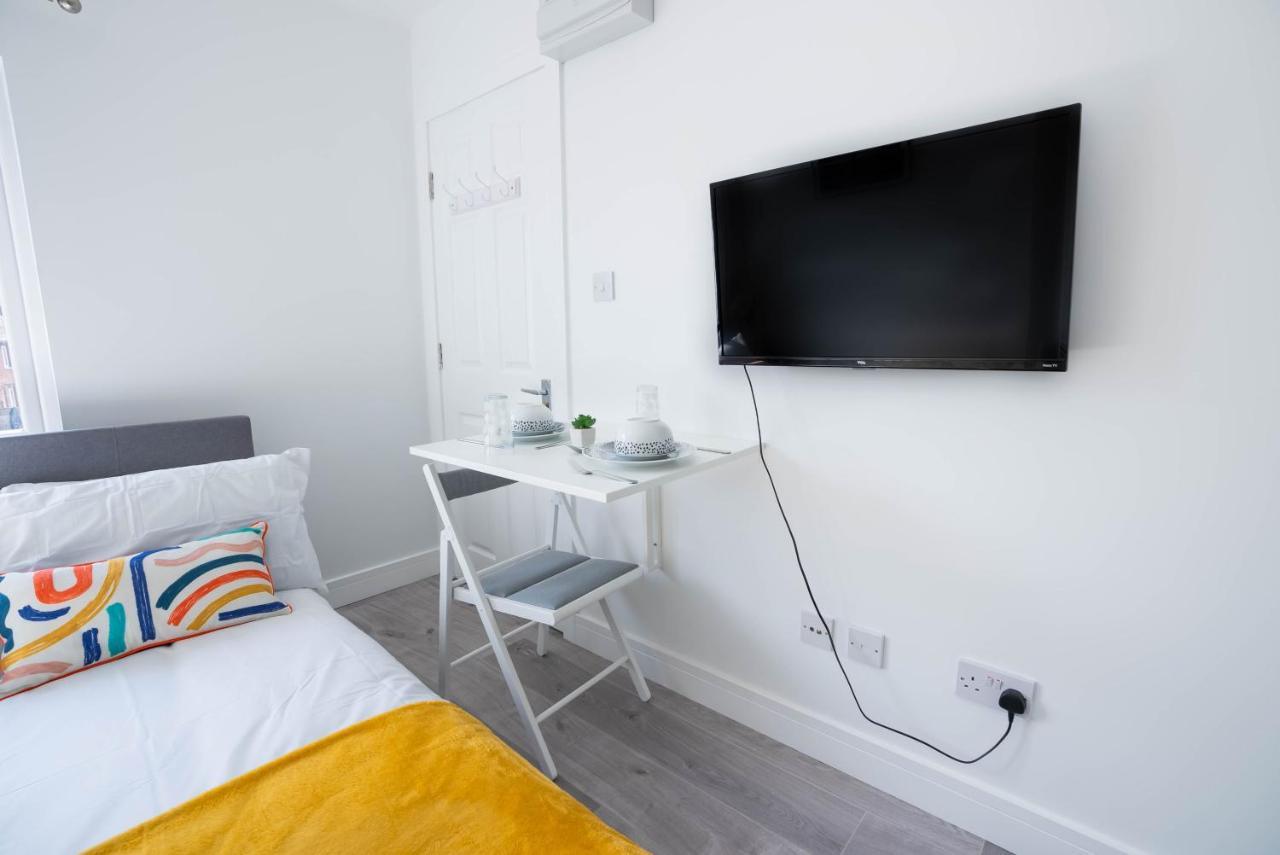 No 01 Small Studio Flat In Aylesbury Town Station Εξωτερικό φωτογραφία